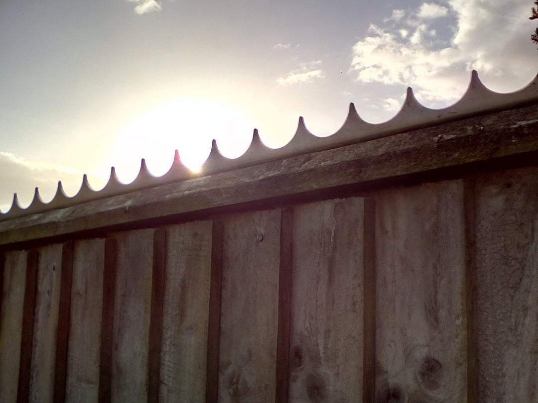 Bordure défensive acier-inox, pliée à visser